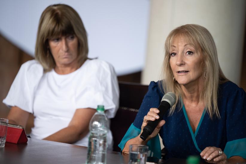 Carolina Cosse y Olga Otegui en la presentación de fideicomiso para buses eléctricos