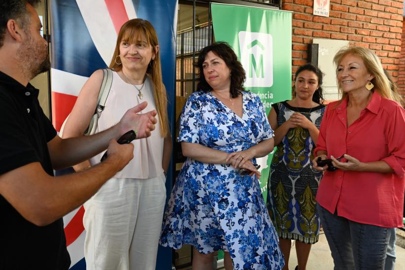 Intendenta de Montevideo Carolina Cosse en la inauguración de cursos de ingles en CEDEL Casavalle