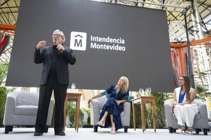 Intendenta de Montevideo Carolina Cosse participa de la declaración de Ciudadano Ilustre de Montevideo a Cacho de la Cruz