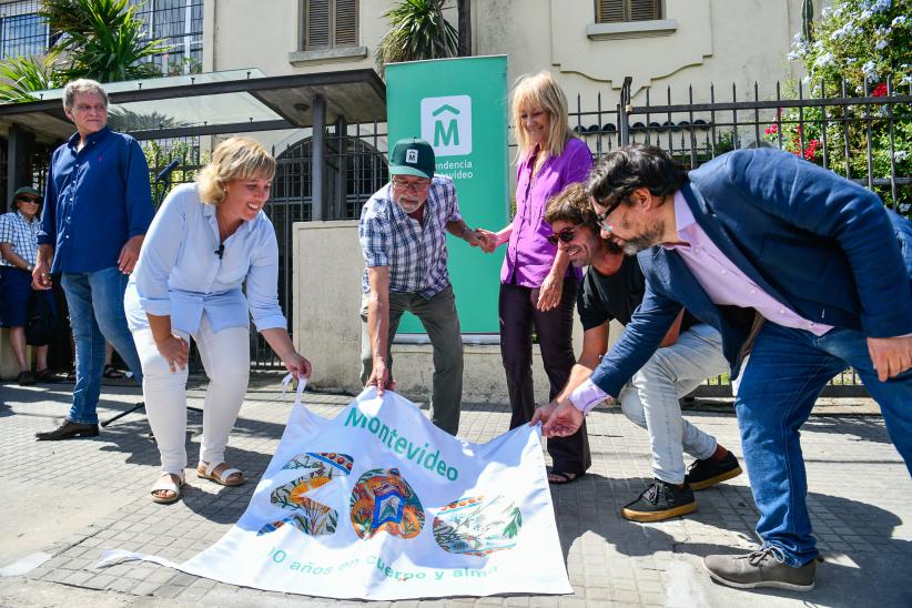 Colocación de placa en homenaje a Juana de Ibarbourou