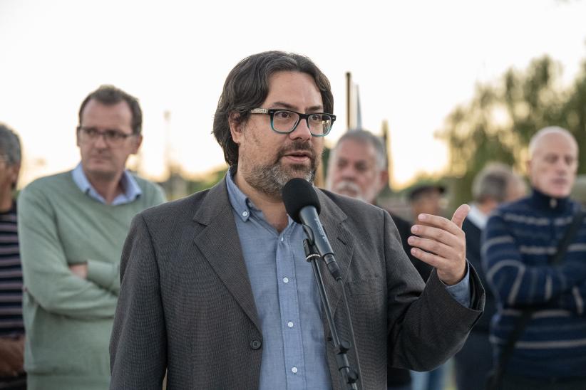 Mauricio Zunino (i) y Guillermo Moncecchi en la inauguración de la plaza Parque Guaraní