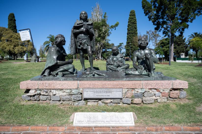 Plantación de árboles en conmemoración del Día de la Nación Charrúa y la Identidad Indígena de Uruguay