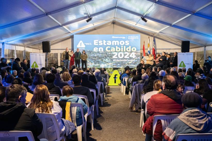 Cabildo del Municipio F en la plaza de deportes Nº5 Atilio Narancio