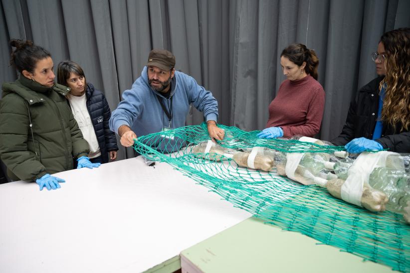 Taller de elaboración de biobardas con funcionarios y funcionarias de la empresa Salus en el Espacio Modelo