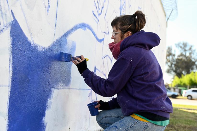 Pintada de mural por campaña «Informando a las mujeres, transformando vidas»