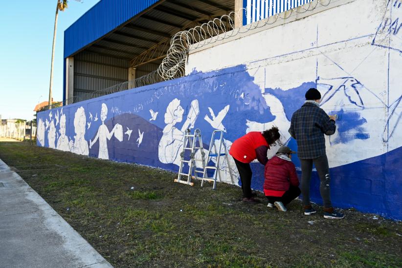 Pintada de mural por campaña «Informando a las mujeres, transformando vidas»