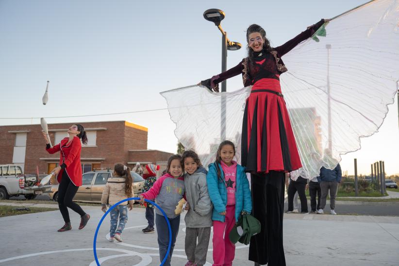 Inauguración de plaza en Pau 15 - Villa Farré