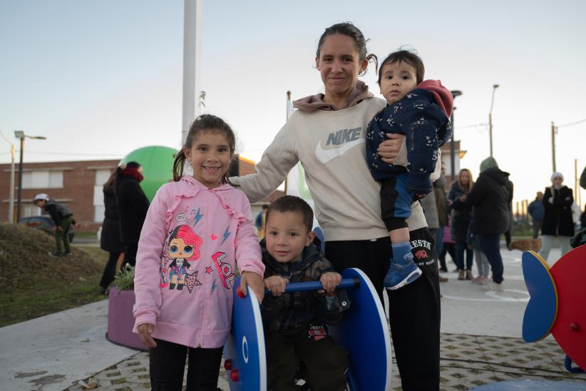 Inauguración de plaza en Pau 15 - Villa Farré