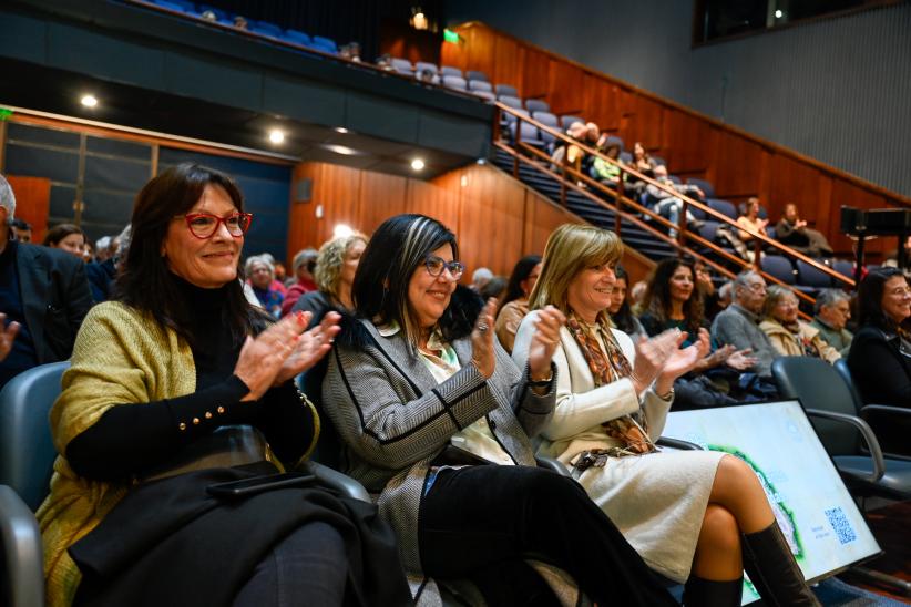  María Inés Obaldía y Olga Otegui en la presentación del libro: Montevideo 300 años: Trayectos, miradas, imágenes   