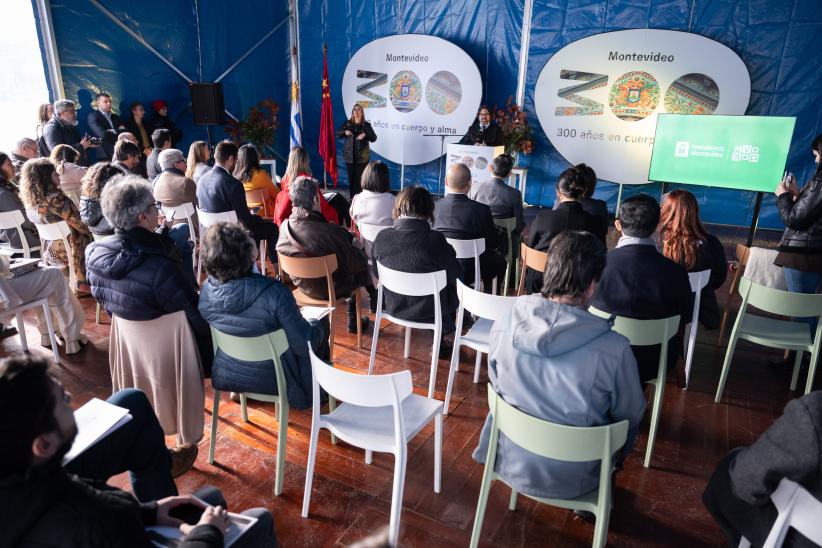 Inauguración de esculturas chinas en Parque Batlle