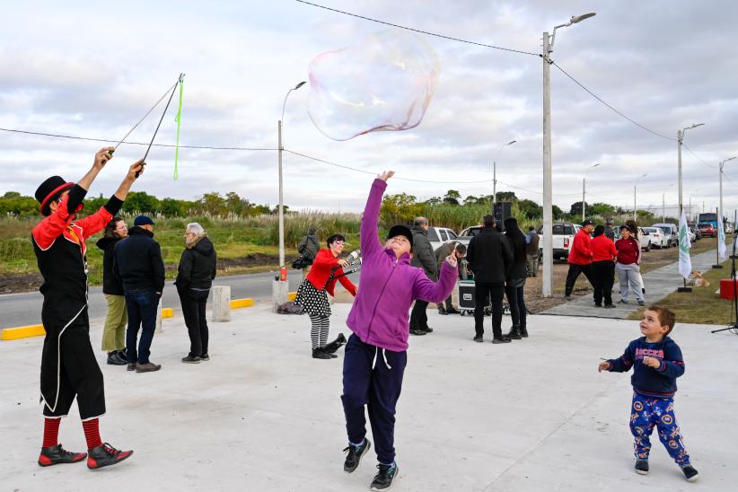  Inauguración de plaza en Felipe Cardoso