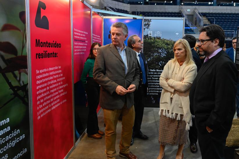 Mauricio Zunino(i) y Beatriz Argimón en la inauguración de la Expo Uruguay Sostenible 2024 