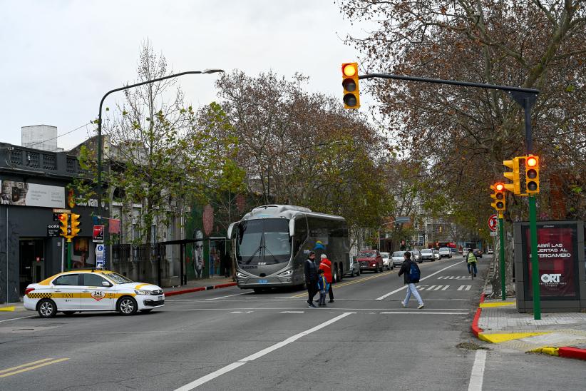 Nuevo semáforo en Avda. Agraciada esquina Coronel Francisco Tajes