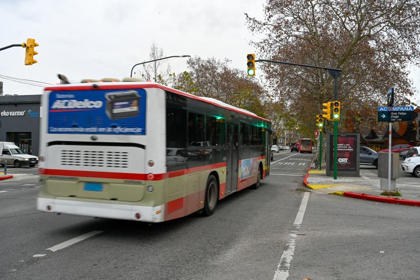 Nuevo semáforo en Avda. Agraciada esquina Coronel Francisco Tajes