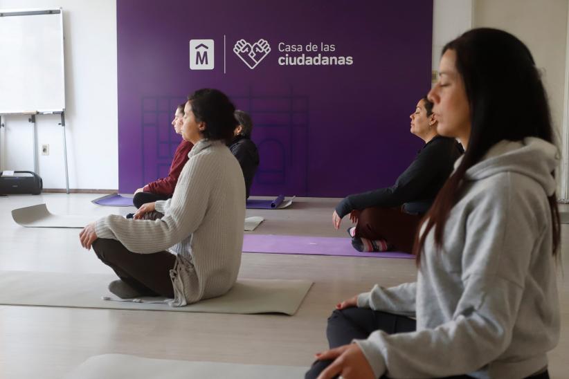 Clases de yoga en la Casa de las Ciudadanas