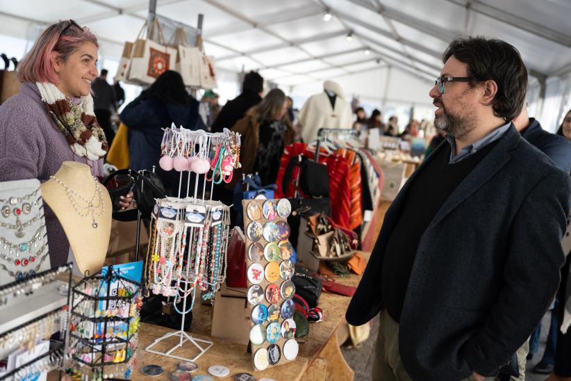 Intendenta Mauricio Zunino, recorre Feria de Emprendimientos por el día de Artesanas y Artesanos, 30 de Julio de 2024