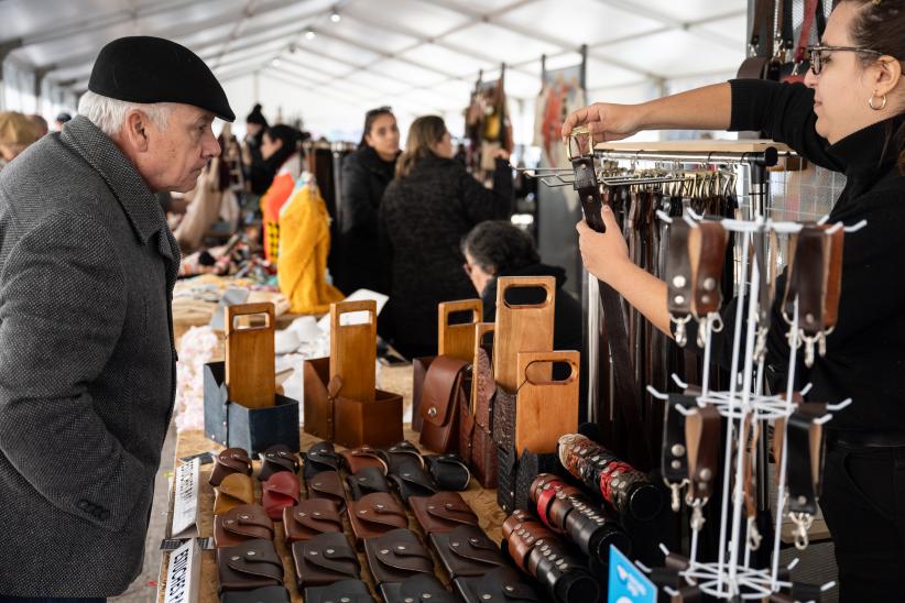 Intendenta Mauricio Zunino, recorre Feria de Emprendimientos por el día de Artesanas y Artesanos, 30 de Julio de 2024