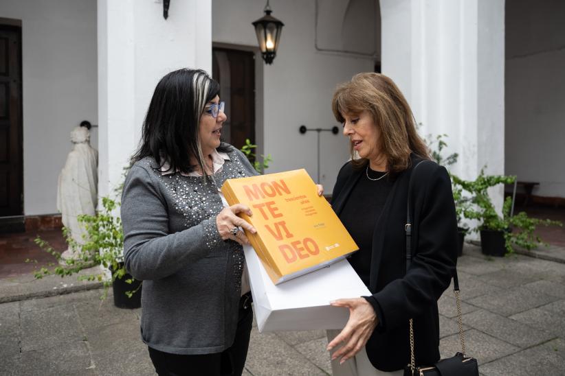 Rueda de prensa de María Inés Obaldía por por hallazgos de restos coloniales en el Cabildo de Montevideo