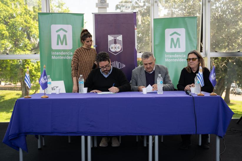 Firma de convenio de la Intendencia de Montevideo con el Municipio B y el Club Defensor Sporting