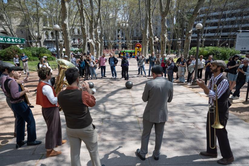 Actividades en plaza Matriz por el día de las plazas y los barrios