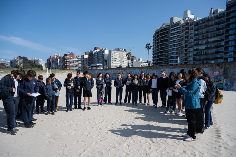 Jornada de plantación y limpieza de la playa Malvín con la participación del Colegio Santo Domingo