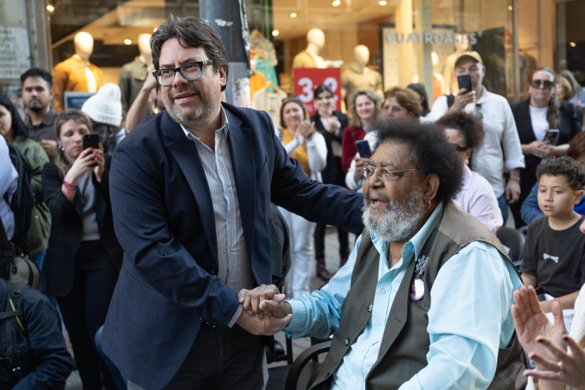 Homenaje de la Junta Departamental de Montevideo al músico Ruben Rada