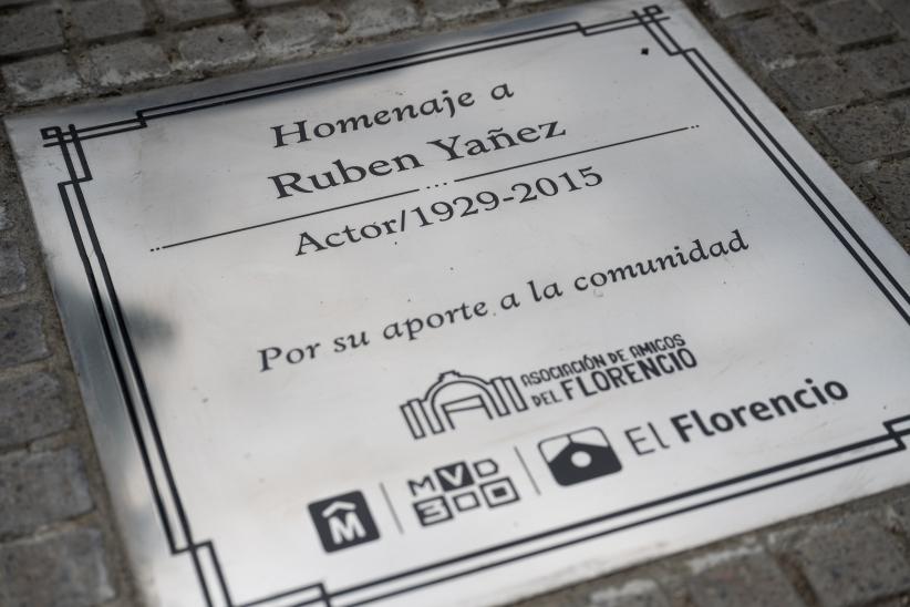 Colocación de placas en homenaje a Mercedes Lingeri y a Rubén Yáñez