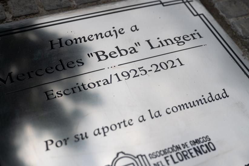 Colocación de placas en homenaje a Mercedes Lingeri y a Rubén Yáñez