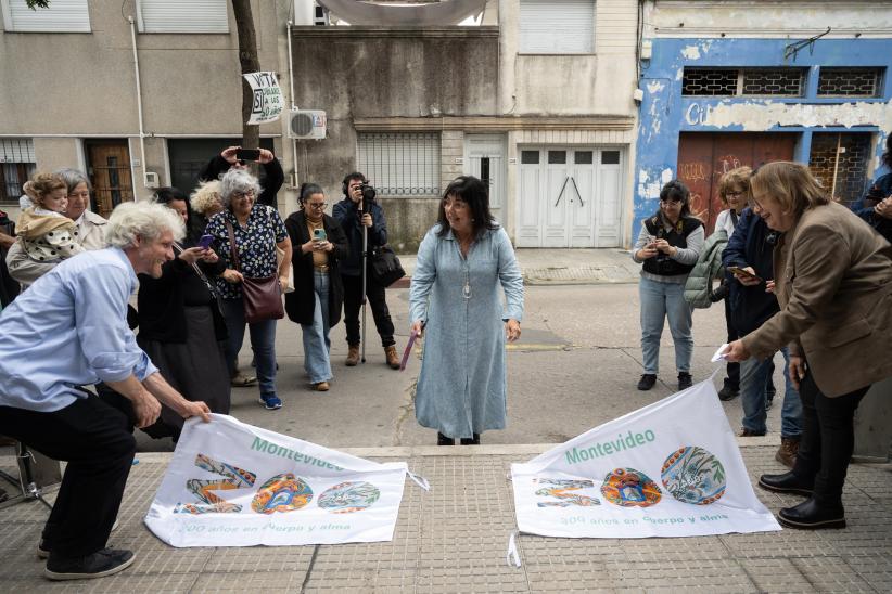 Colocación de placas en homenaje a Mercedes Lingeri y a Rubén Yáñez