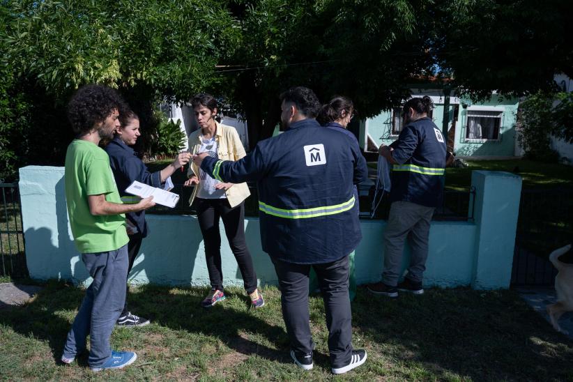 Entrega de kits para utilizar en caso de inundaciones en Arroyo Manga