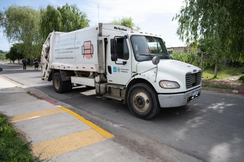 Servicio de recolección de residuos puerta a puerta en barrio Bajo Valencia