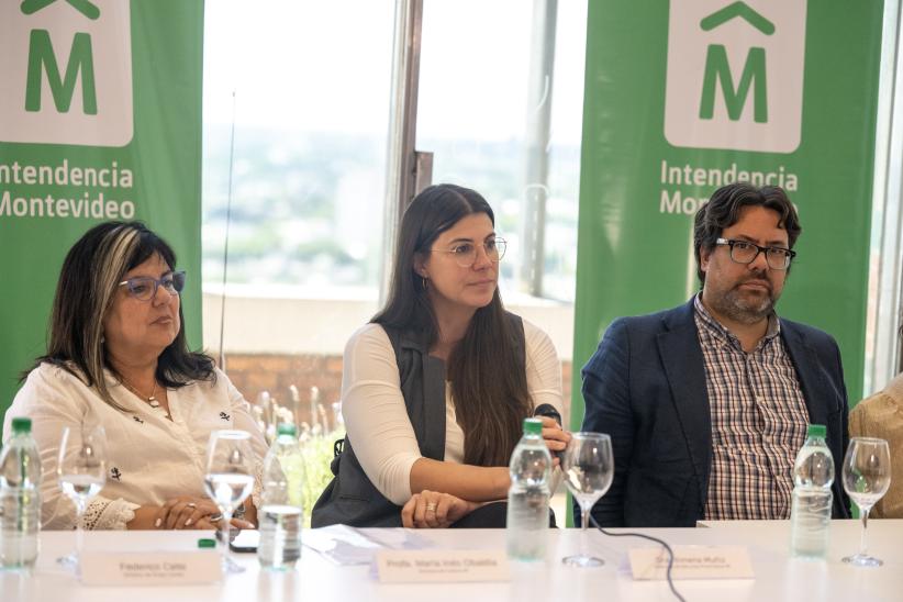 Conferencia de prensa por nuevo beneficio de estacionamiento el Día del centro