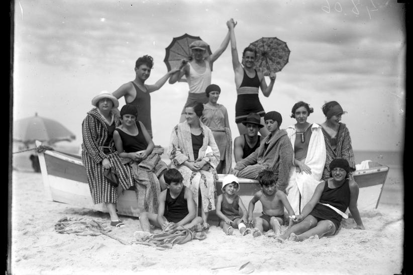 S.i. Balneario Atlántida, durante una excursión organizada por la Oficina de Propaganda e Informaciones de la Intendencia de Montevideo. Año 1928