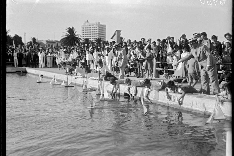 Concurso infantil de yates. Piscinas de Trouville. Enero de 1937