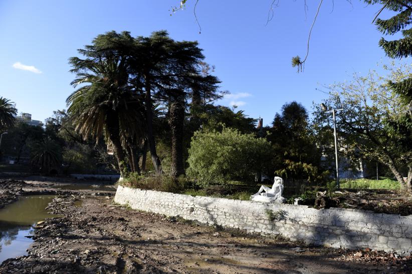 Vaciado y limpieza del lago del Parque Rodó