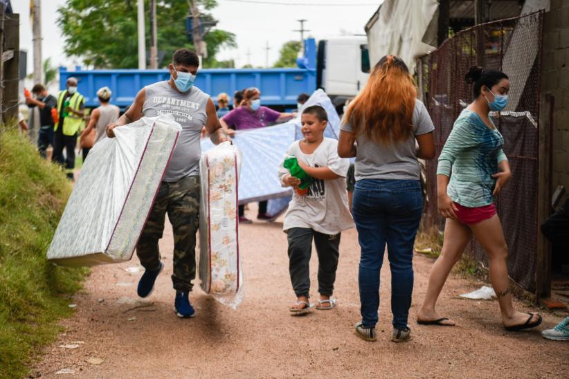  Donación de colchones en barrio Antares en apoyo a las familias damnificadas por las inundaciones