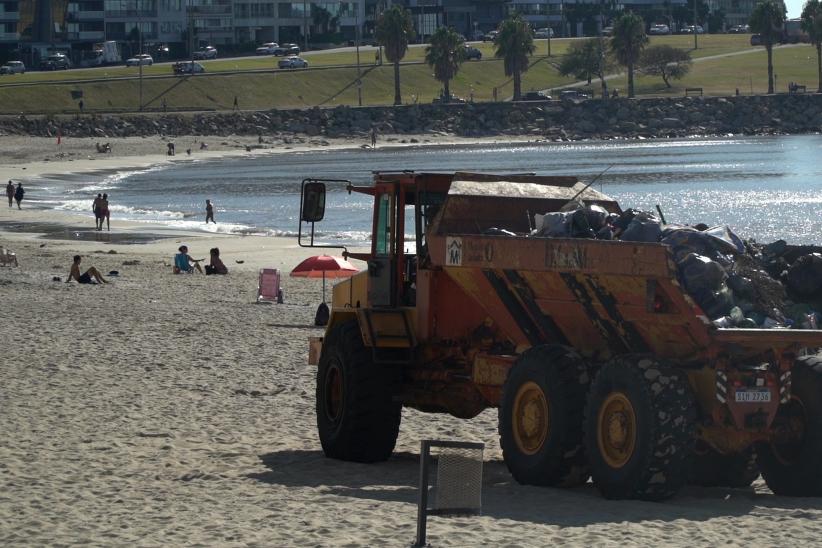 Limpieza de playas por fiesta de Iemanjá