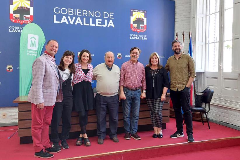 Conferencia de prensa anunciando la presentación de la Comedia Nacional en Minas