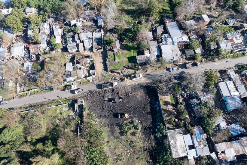 Limpieza en calle Simón del Pino en el marco del programa áreas liberadas