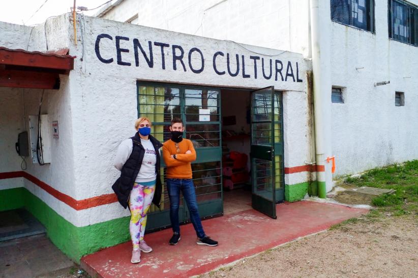 Donación de libros al Centro Cultural del Club Juventud Melilla