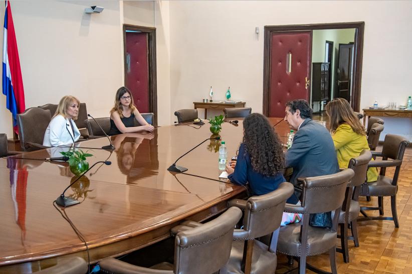 Reunión de la intendenta de Montevideo, Carolina Cosse, con el Director Regional de OIM para Sudamérica, Marcelo Pisani