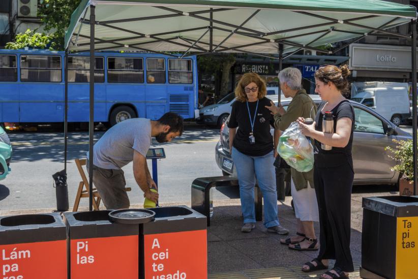 Ecocentro itinerante en la feria de Tristán Narvaja