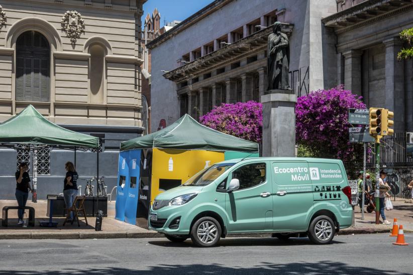 Ecocentro itinerante en la feria de Tristán Narvaja