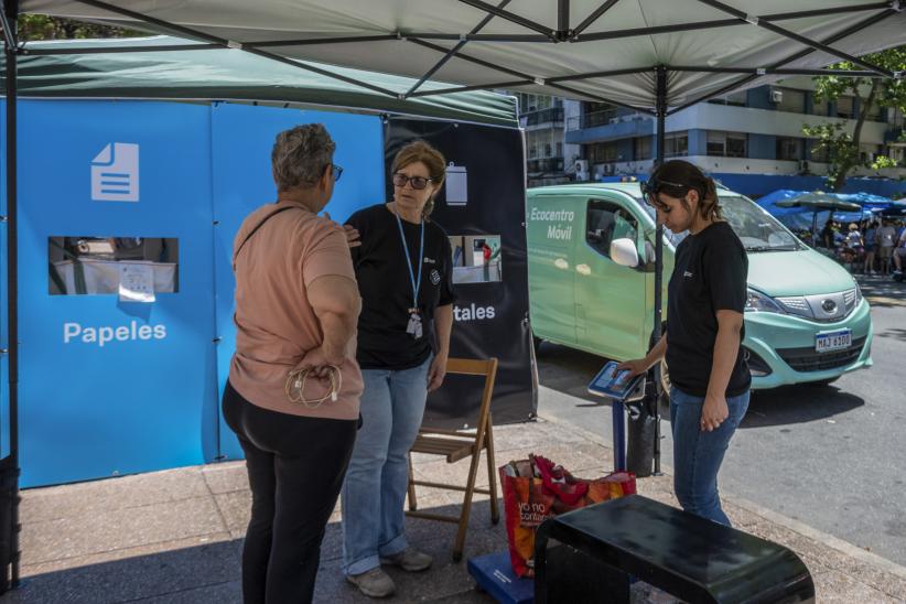 Ecocentro itinerante en la feria de Tristán Narvaja