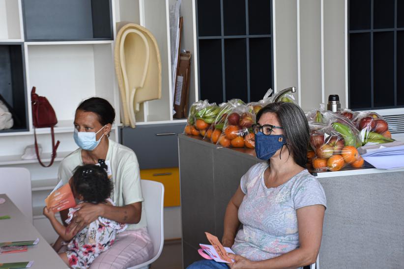 Taller de educación nutricional en el complejo Crece Flor de Maroñas