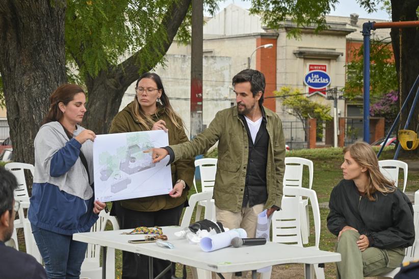 Presentación de proyecto de intervención en la plaza John Lennon