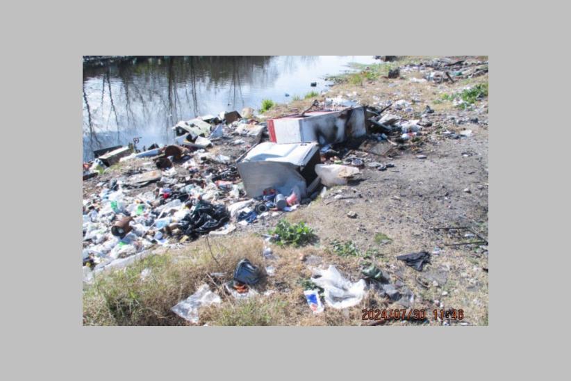 Remoción de tierra en Costanera del Arroyo Carrasco