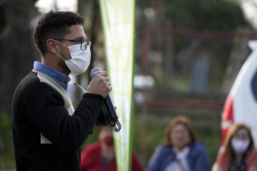 Instalación de juegos saludables en Mendoza y Galeano  