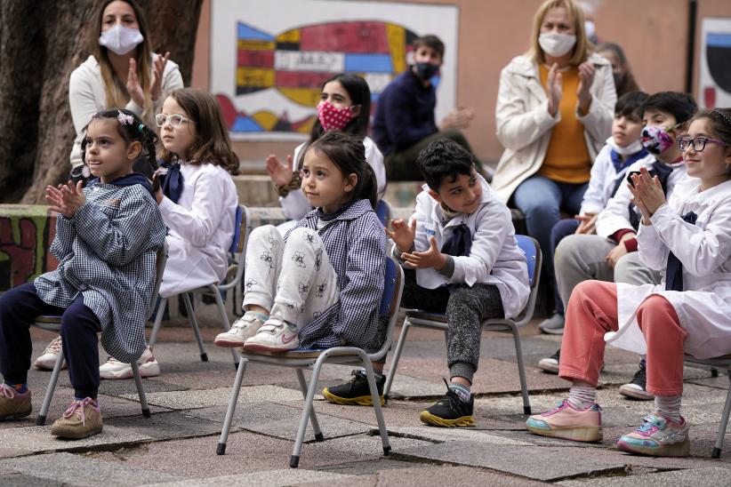 Inauguración de obras en la escuelas Grecia y Dardo Ortíz