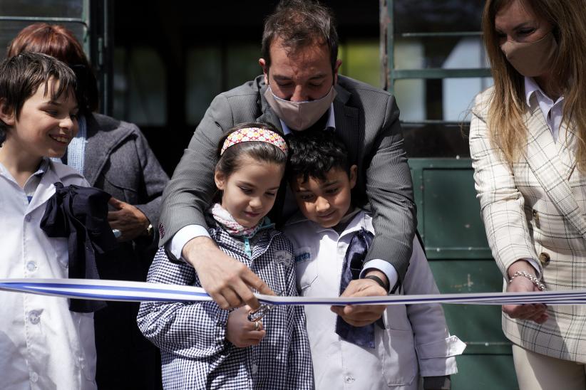 Inauguración de obras en la escuelas Grecia y Dardo Ortíz